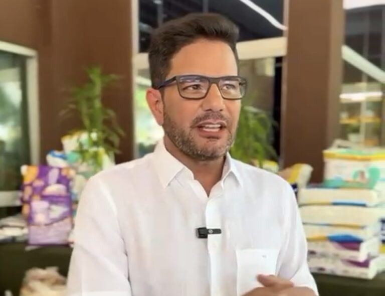 Gladson recebe como presente em seu aniversário cestas básicas para doações a famílias carentes no Acre