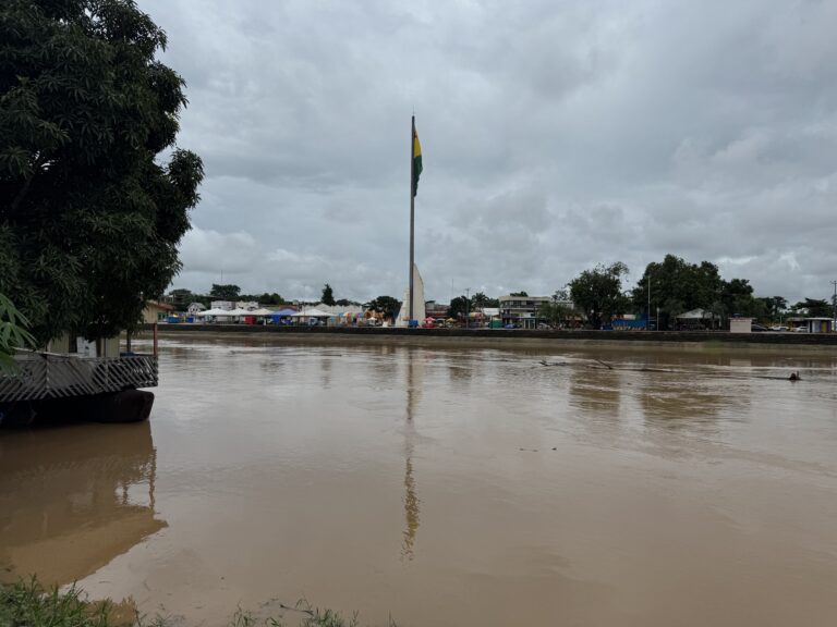 Nível do Rio Acre segue em elevação e atinge 14,51m; governo solicita apoio federal