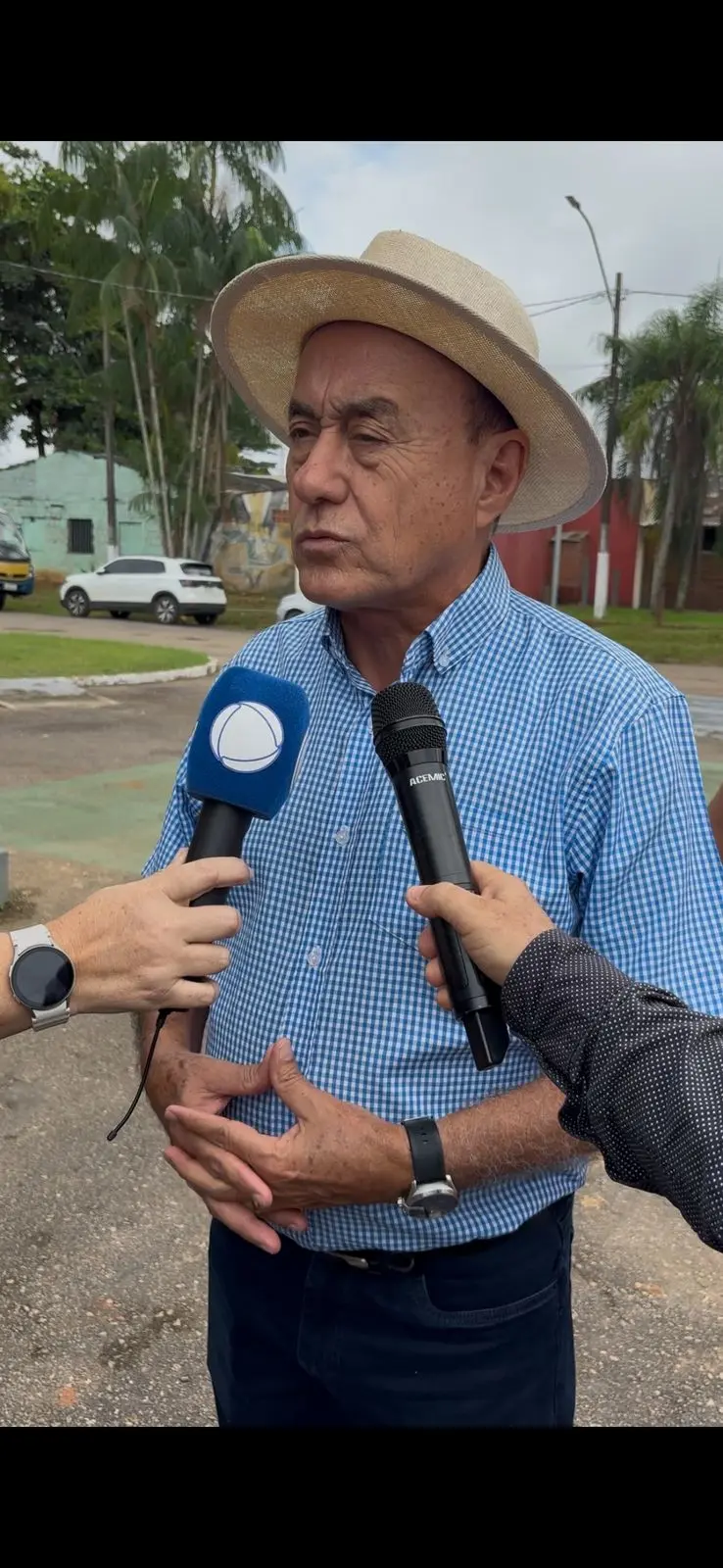 Prefeito de Rio Branco e presidente da Aleac visitam abrigo no Parque de Exposições