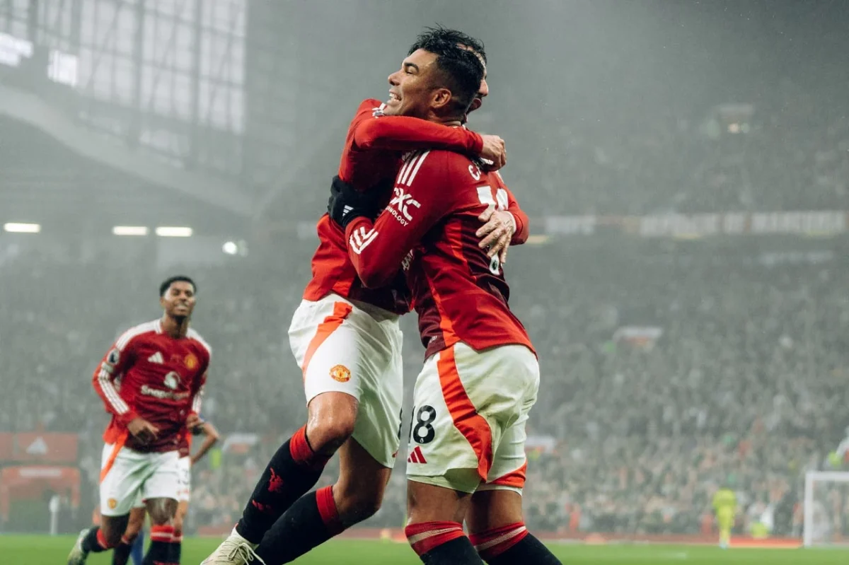 Manchester United vence e afunda Leicester na luta contra o rebaixamento na Premier League Manchester United vence e afunda Leicester na luta contra o rebaixamento na Premier League