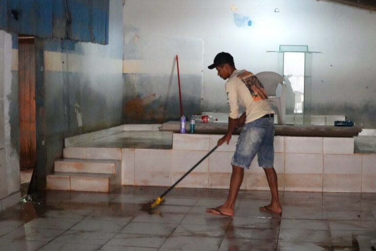 Mais de 300 pessoas atingidas pela cheia já retornaram para suas casas após nível do Rio Acre baixar