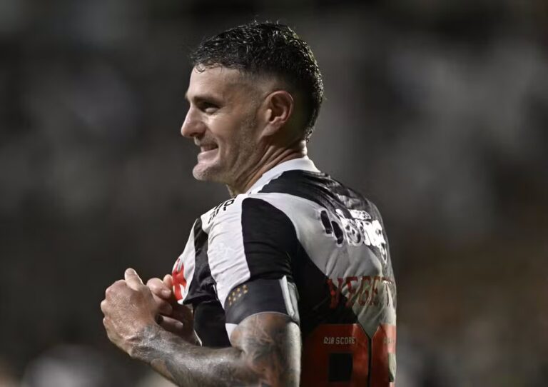 Dominância de Vegetti pelo alto e força de São Januário são decisivos em virada do Vasco