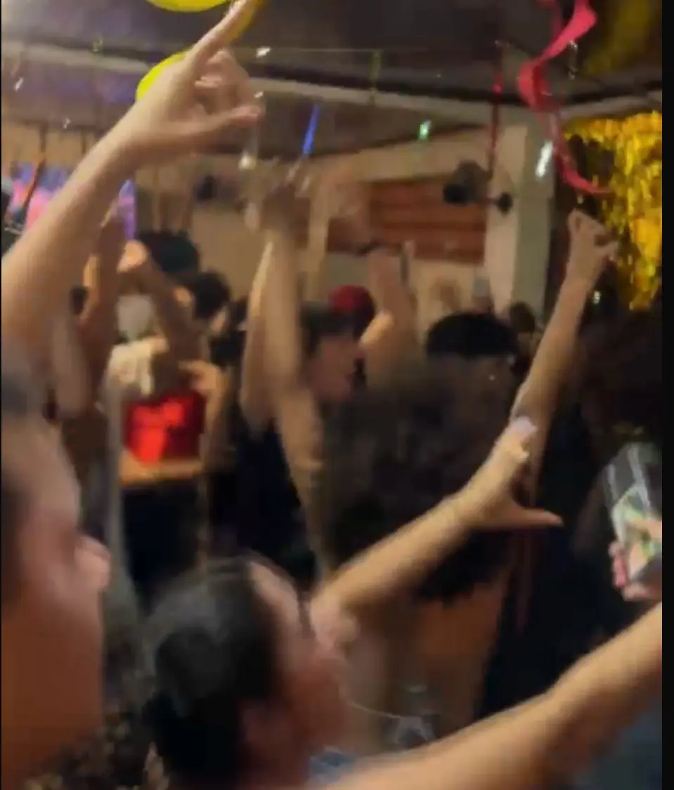 Em bar de Rio Branco, foliões vibram com vitória de Ainda Estou Aqui no Oscar; VÍDEO