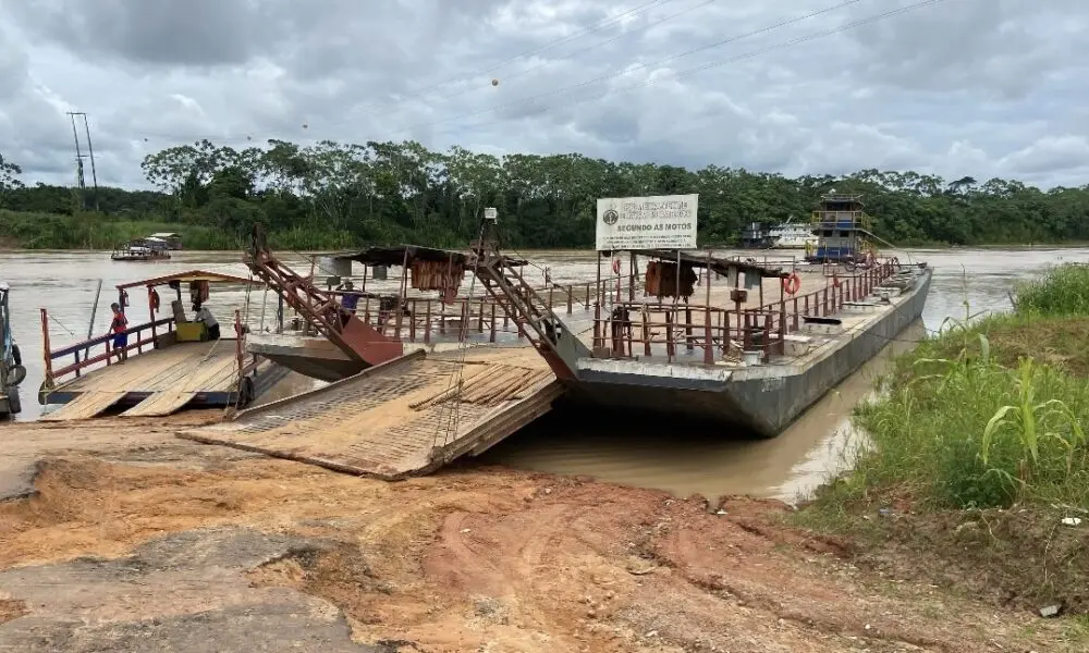 Após problemas mecânicos, balsa entre Cruzeiro do Sul e Rodrigues Alves retoma atividades
