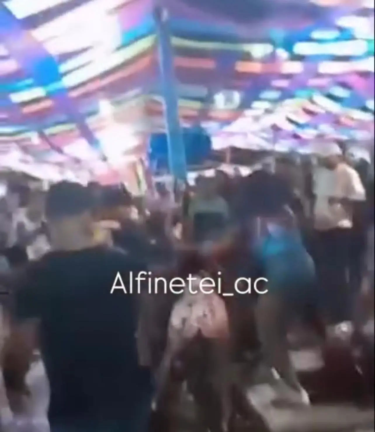 Mulheres trocam socos e puxões de cabelo em briga generalizada no Carnaval do interior do Acre