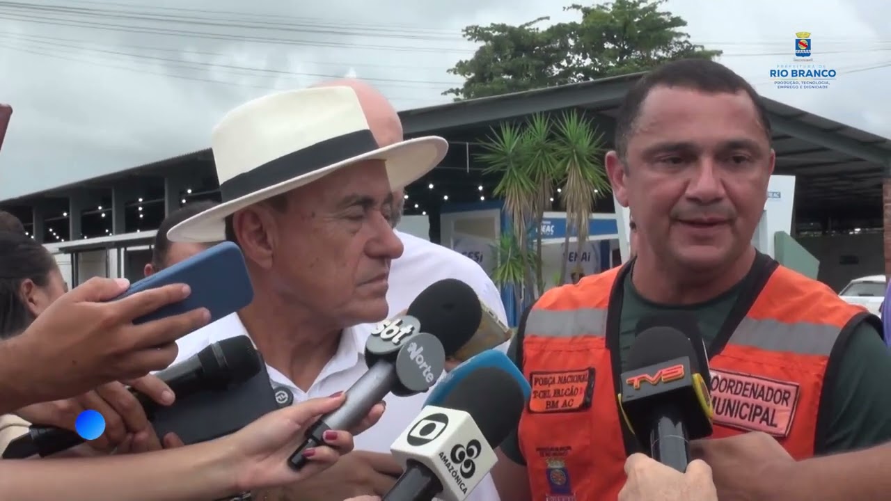 Bocalom visita abrigos e diz que apesar de vazante, nível do Rio Acre deve subir nos próximos dias