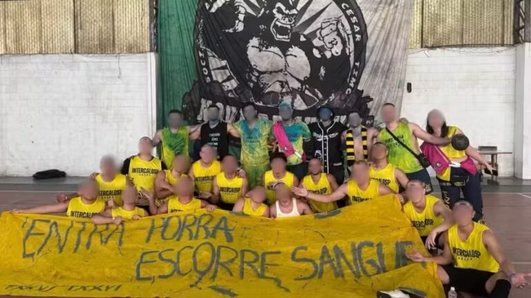 ‘Escorre sangue’: faculdade paulista interdita atlética de Medicina responsável por faixa com alusão a estupro