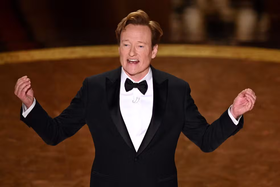 Piada de apresentador do Oscar sobre história de ‘Ainda estou aqui’ é criticada por brasileiros