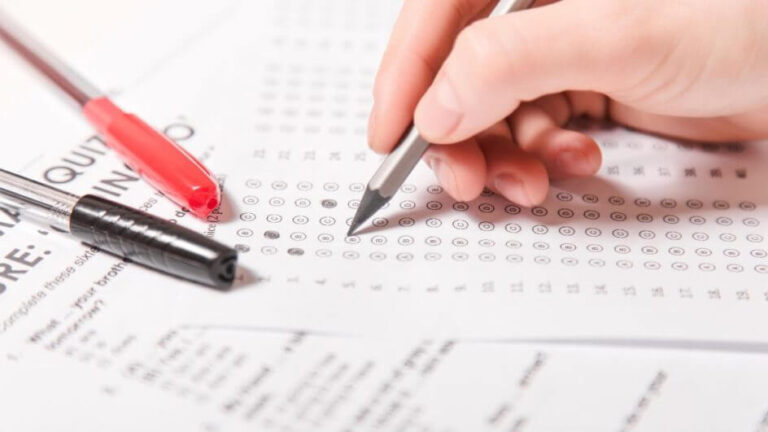 Concursos abertos: milhares de vagas e inicial até R$ 32 mil