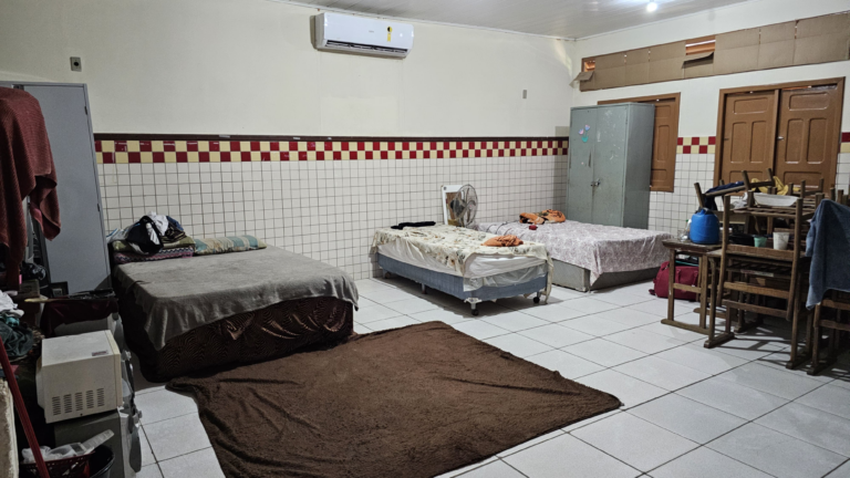 Mais de 130 famílias já estão abrigadas em escolas após cheia do Rio Acre na capital; confira