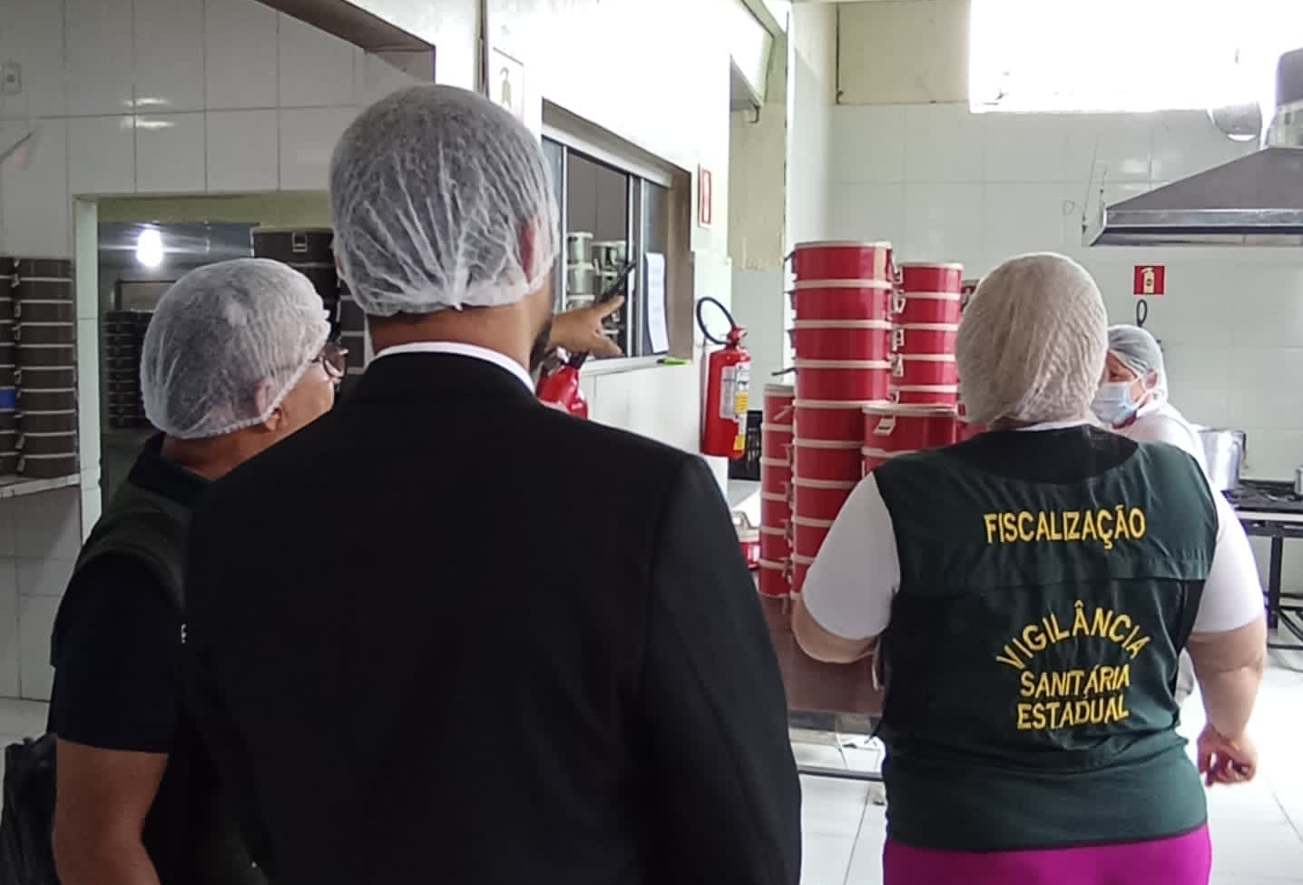 Fiscalização aponta irregularidades em empresa que fornece comida em presídio no Acre Fiscalização aponta irregularidades em empresa que fornece comida em presídio no Acre
