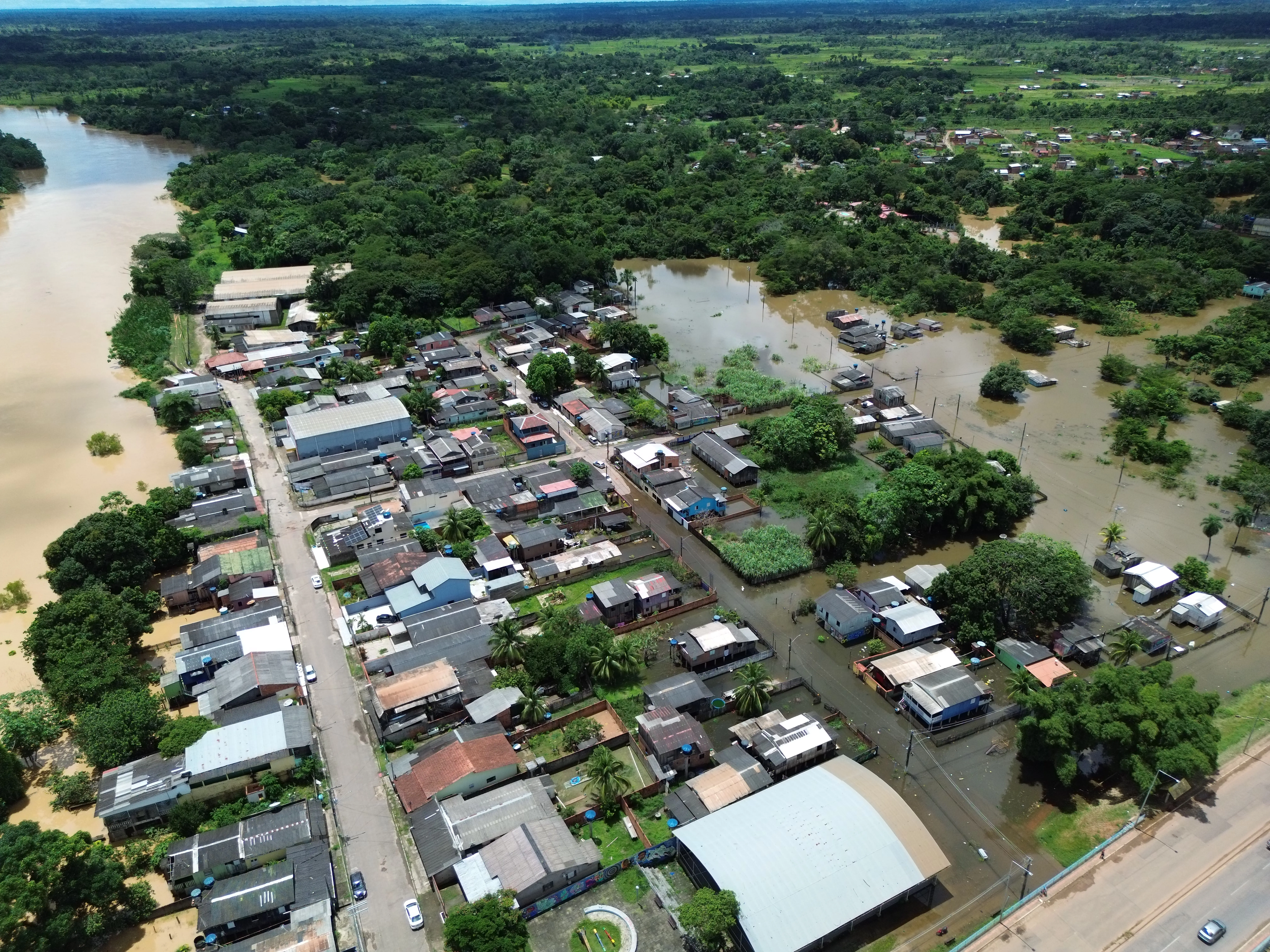Em Brasiléia, Rio Acre sobe dois metros nas últimas horas e água vai chegar a Rio Branco, diz Defesa Civil