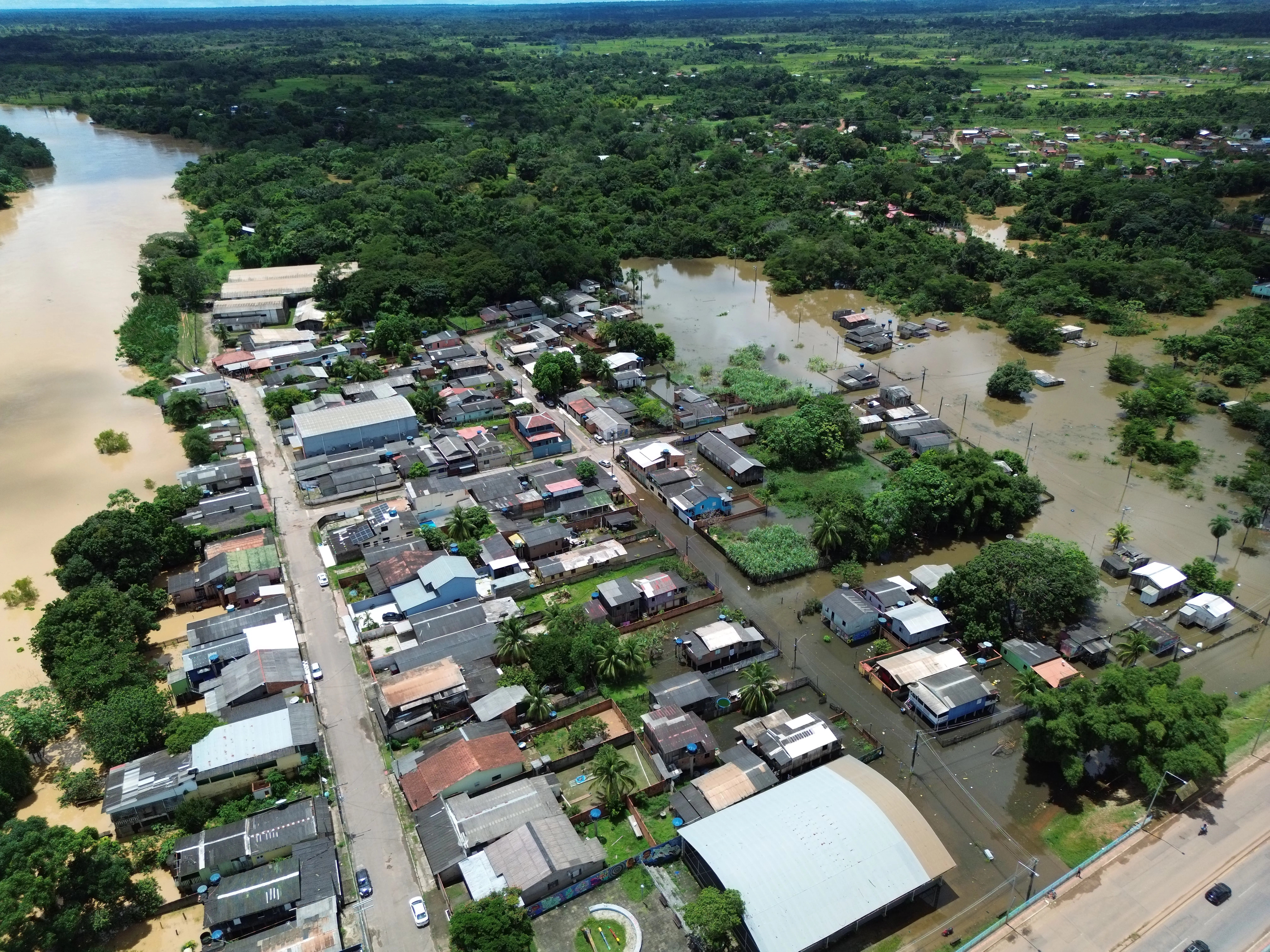 Por causa da alagação, Energisa suspende fornecimento de energia para quase 200 clientes no Acre