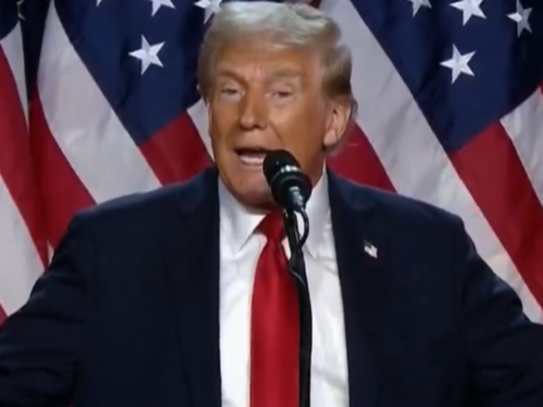 Trump recua de tarifas extras sobre smartphones e computadores