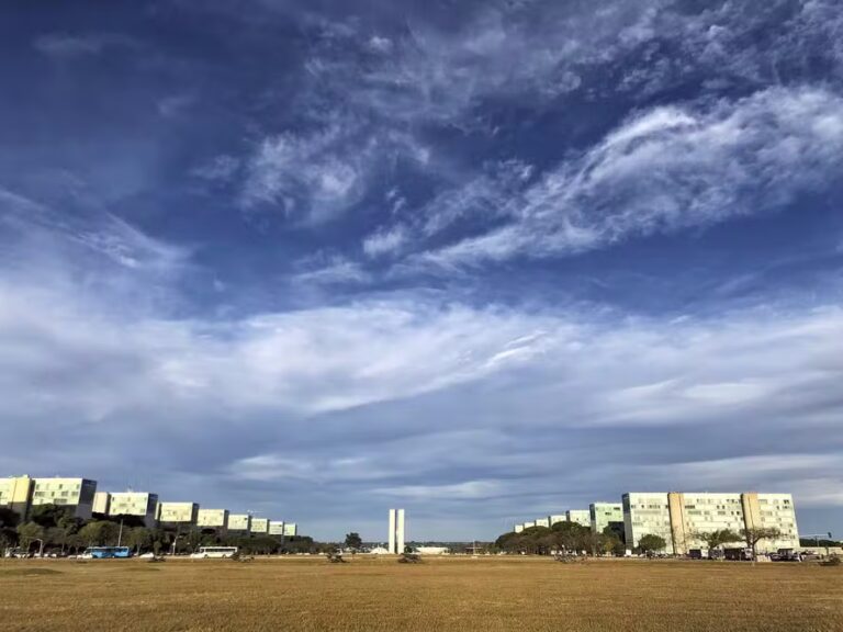 Governo federal confirma que reajuste de servidores será pago; veja a data