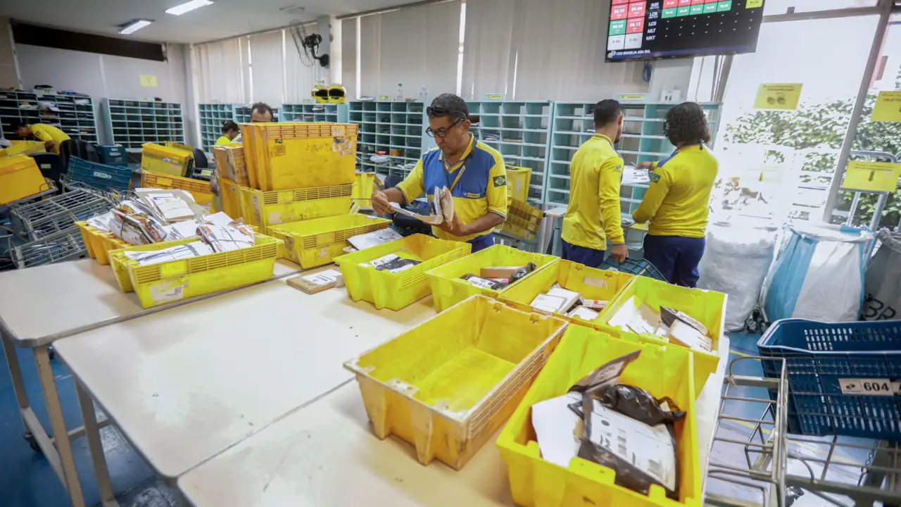 Importados ficam mais caros no Acre e Correios amargam prejuízo bilionário; entenda