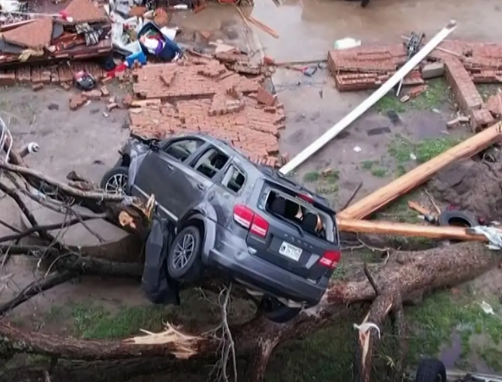 Drone mostra destruição após tornado nos EUA; Veja vídeo