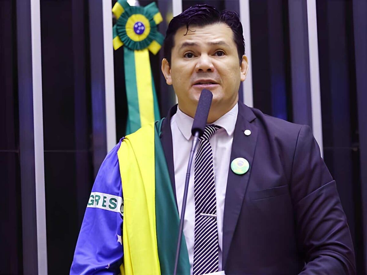 Deputado do PL-ES deseja morte de Lula durante sessão e tem fala apagada dos registros oficiais
