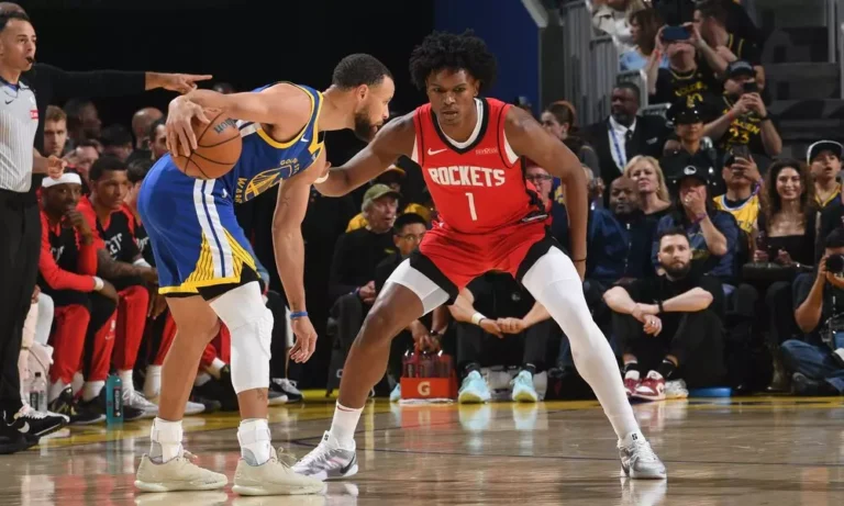 Em partida atípica de Curry, Warriors perdem para Rockets