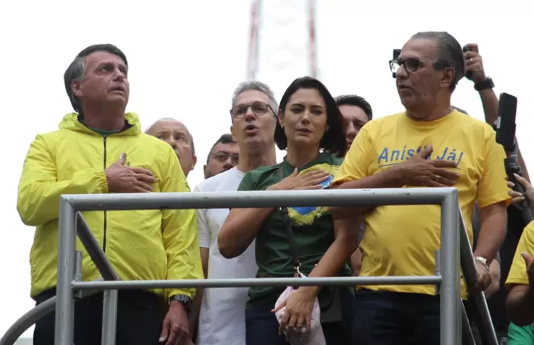 Ato de Bolsonaro pró-anistia reúne 44,8 mil na Paulista, aponta Monitor da USP