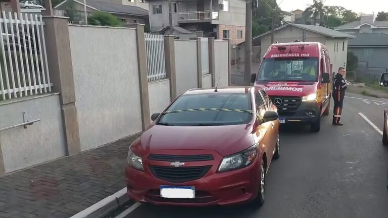 Criança de 3 anos morre após ser esquecida por cerca de 10 horas dentro de carro