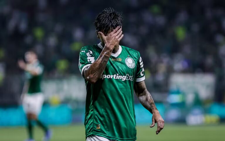 Palmeiras perde a liderança do Brasileirão em noite de erros antigos e desorganização