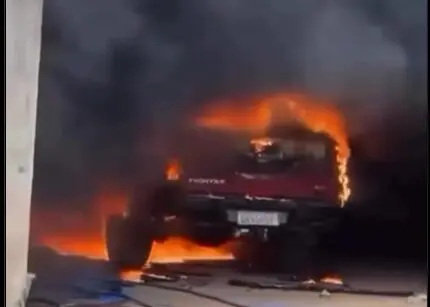 Homem casado posta vídeo com novinhas e sua esposa toca fogo na casa