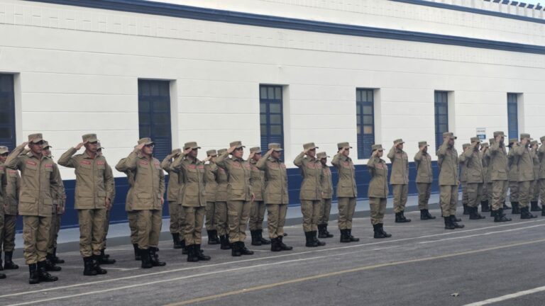 Mais de 300 agentes da PM e Bombeiros recebem promoção de patente em formatura nesta segunda