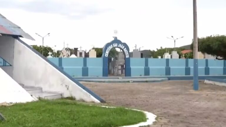 Criminosos invadem velório e incendeiam corpo de homem ainda no caixão