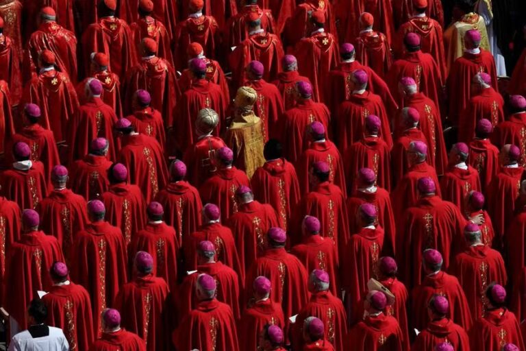 Horário, língua oficial, vestimenta, número de cardeais: Vaticano dá detalhes do conclave
