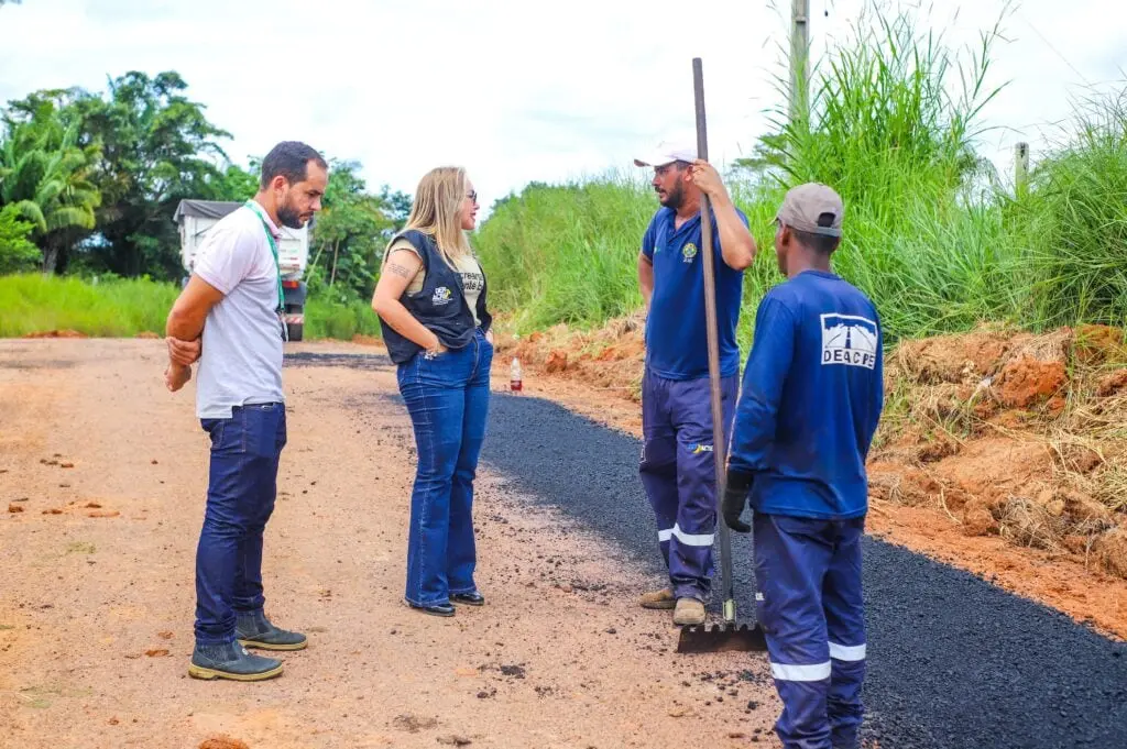 Deracre atua em sete frentes de trabalho na manutenção de rodovias e vias urbanas no Acre