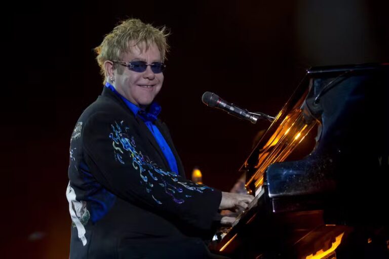 Elton John desabafa sobre cegueira: ‘É angustiante’