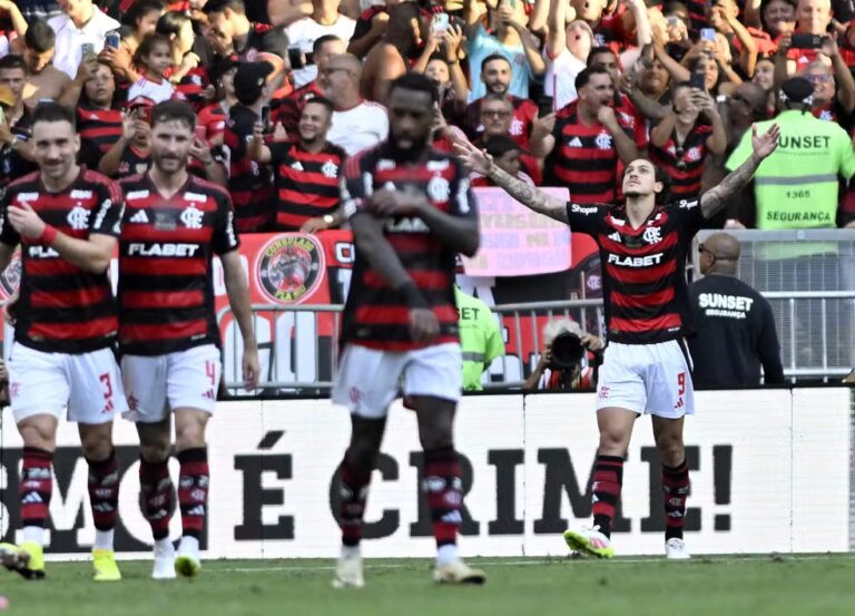 Flamengo atropela Corinthians com o coletivo impecável e Pedro como solução dos problemas