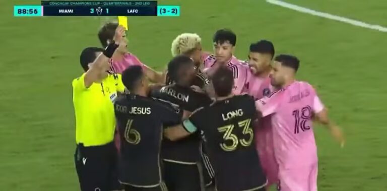 Zagueiro brasileiro dá um “chega pra lá” em Messi e é cobrado por Suárez; veja vídeo