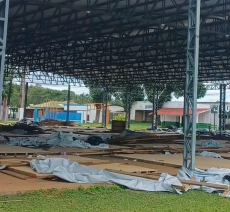 Abrigos do Parque de Exposições começam a ser desmontados após famílias deixarem o local