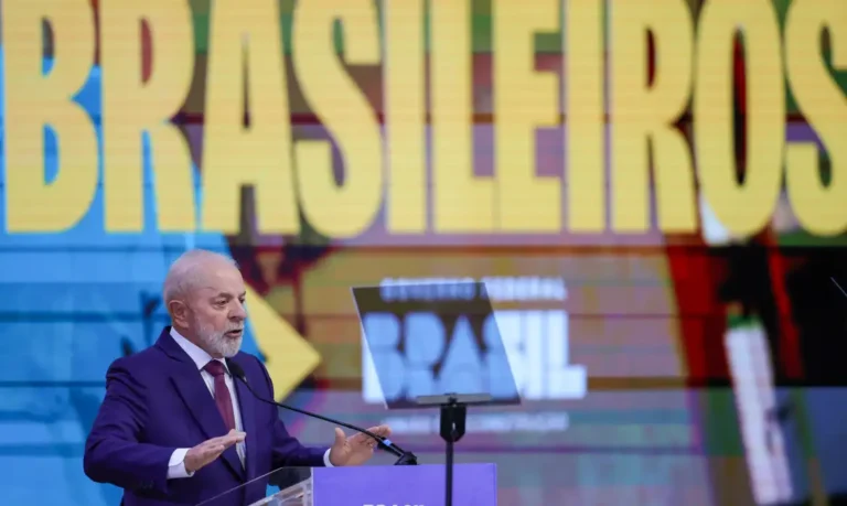 Governo antecipa 13º salário de aposentados do INSS para abril e maio