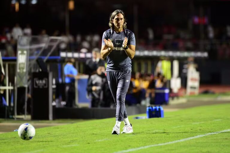 Zubeldía explica saída de Ferreira e lamenta empate sofrido pelo São Paulo: “15 minutos ruins”