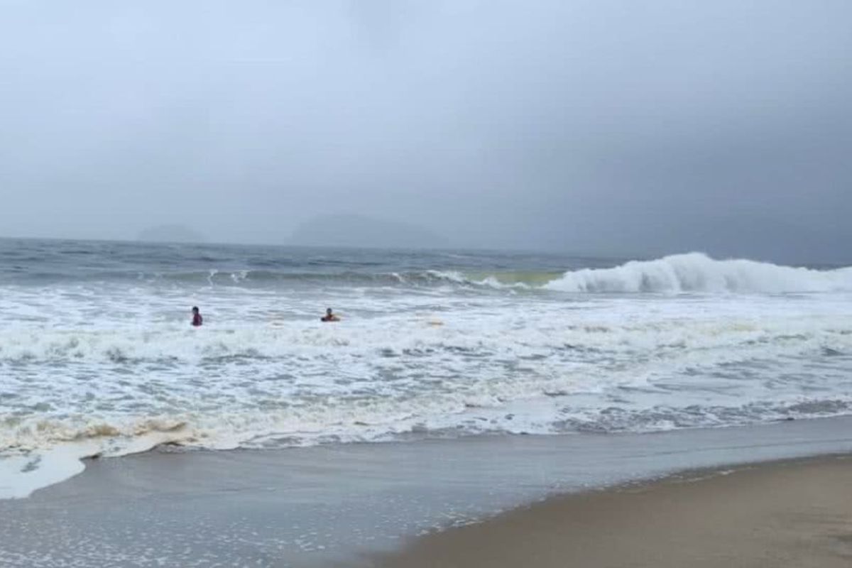 marinha-alerta-para-ondas-de-2,5-metros-no-litoral-de-sao-paulo