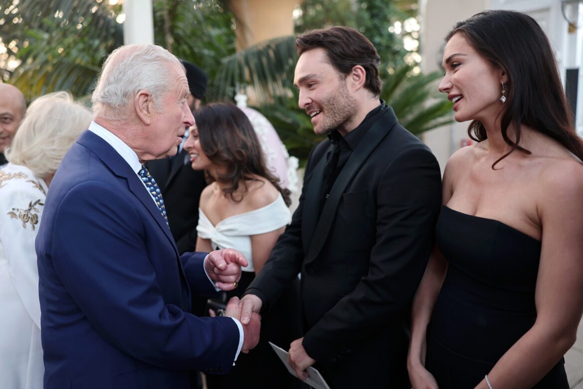 estrela-de-gossip-girl-se-encontra-com-rei-charles-iii:-“uma-honra”