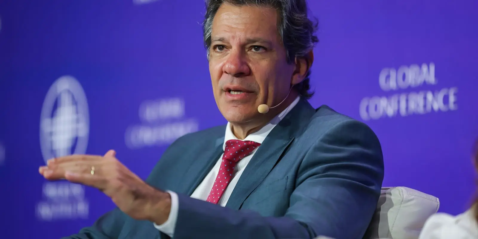 Vale a pena revisar IOF para evitar especulações, diz Haddad