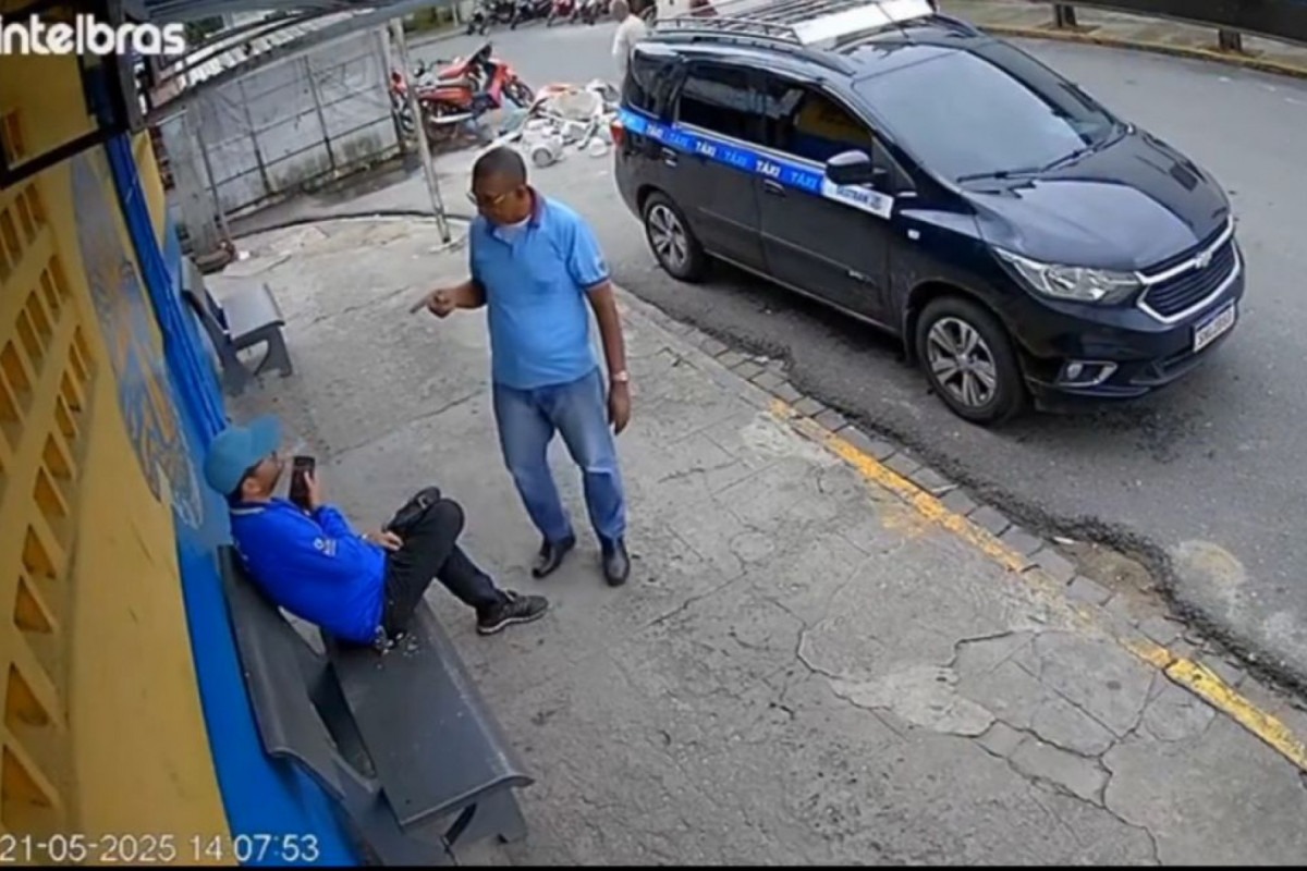 taxistas-sao-flagrados-brigando-com-faca-e-revolver-em-goiana