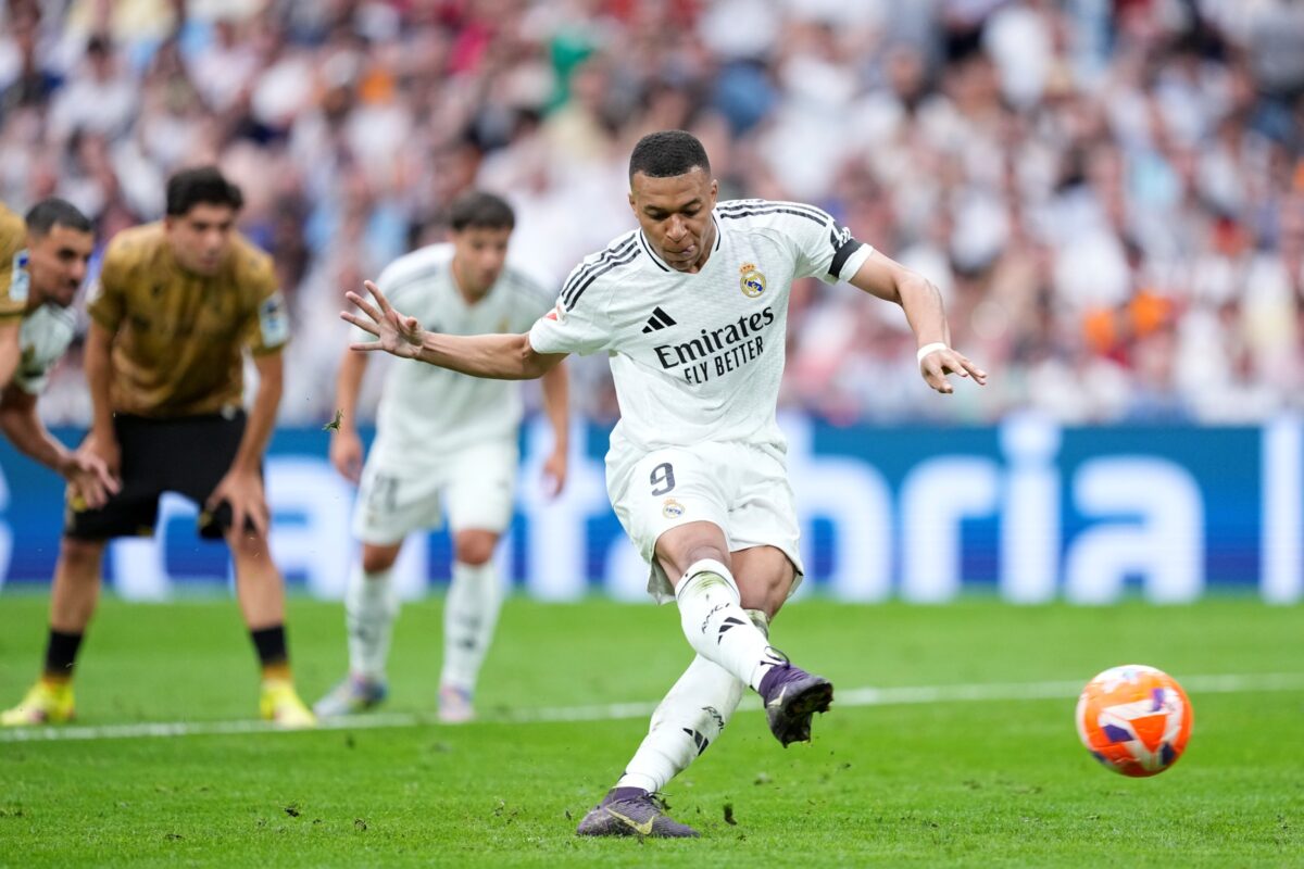 mbappe-passa-gyokares-na-briga-e-fica-muito-perto-da-chuteira-de-ouro