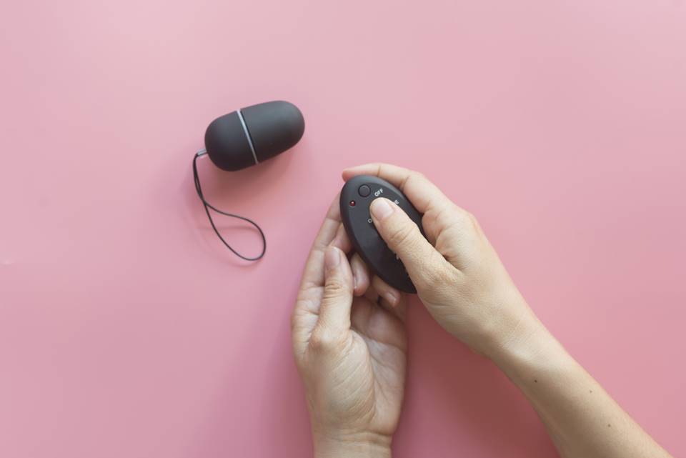 desejo-“remoto”:-sex-toy-controlado-a-distancia-aumenta-o-prazer