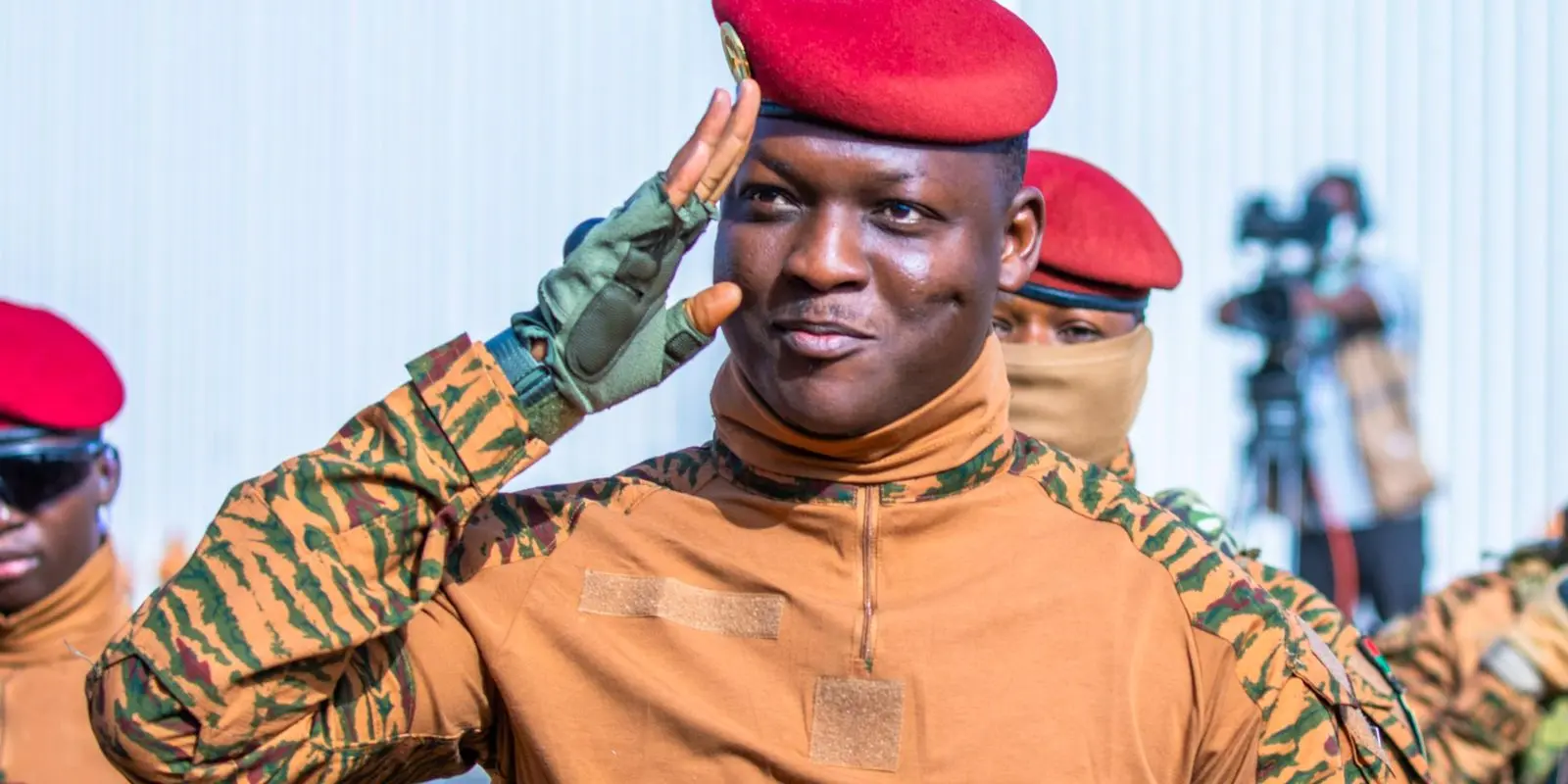 Líder anti-imperialista em Burkina Faso, Traoré se destaca na África