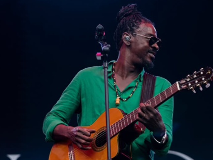 seu-jorge-relembra-a-morte-do-irmao-e-periodo-em-situacao-de-rua:-“eu-era-invisivel”