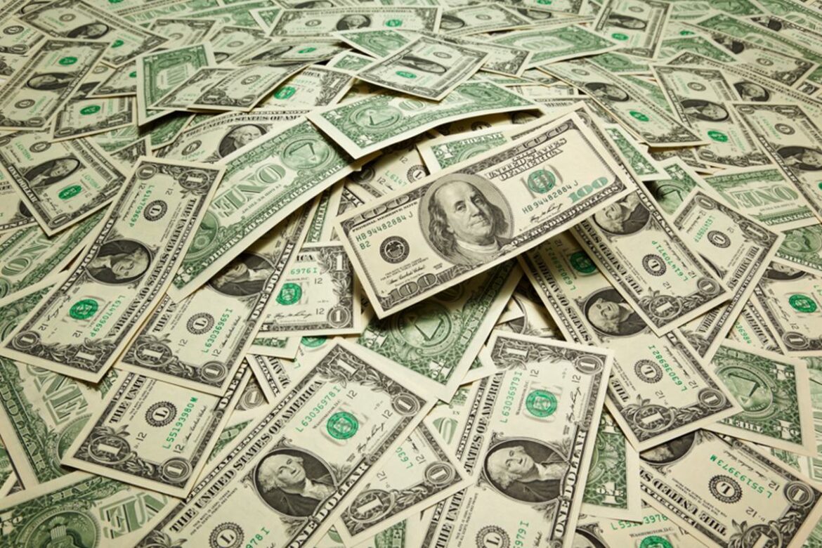 dolar-opera-em-alta-com-tregua-de-trump-a-ue-e-reuniao-haddad-lula