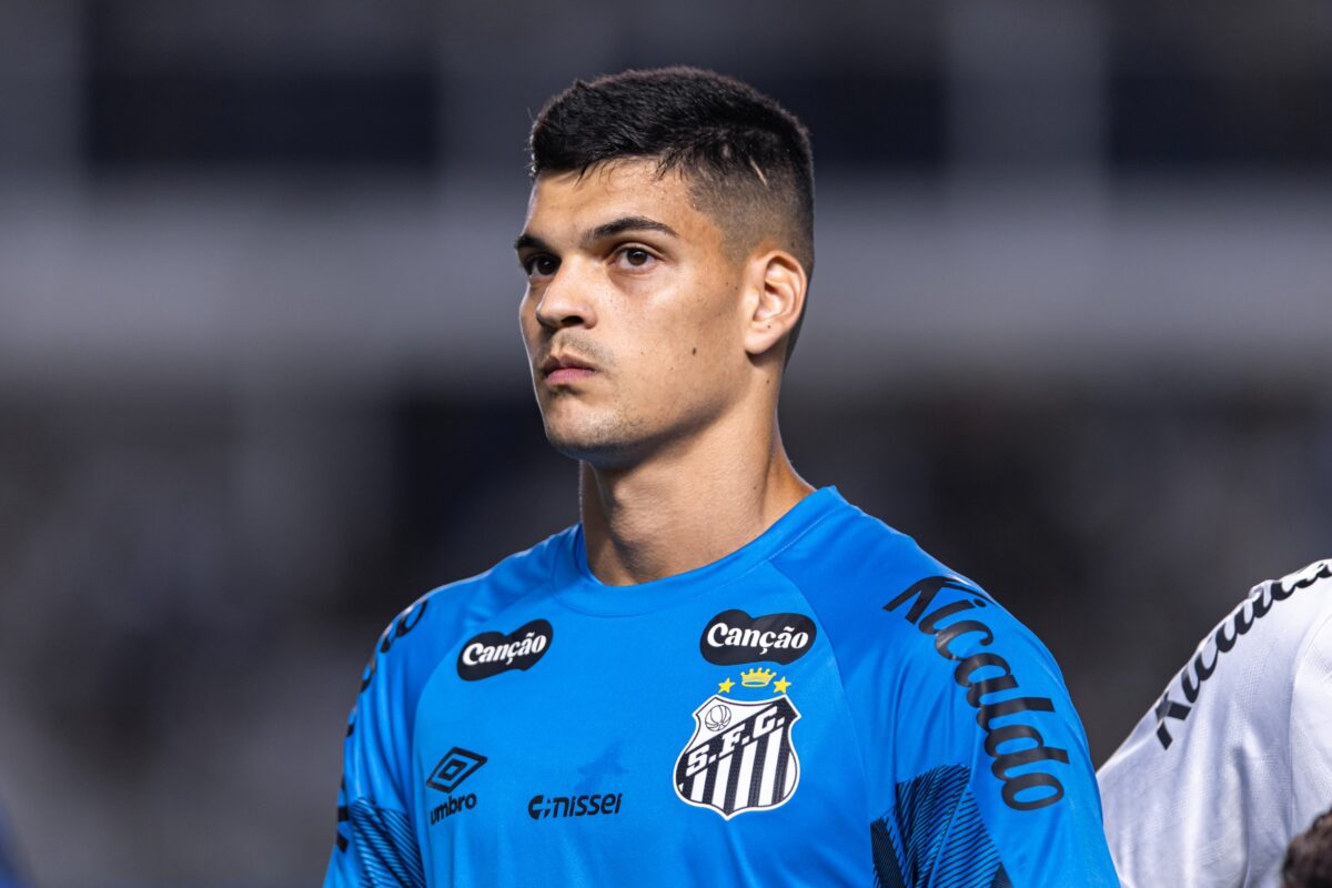 gabriel-brazao,-do-santos,-e-o-goleiro-com-mais-defesas-no-mundo