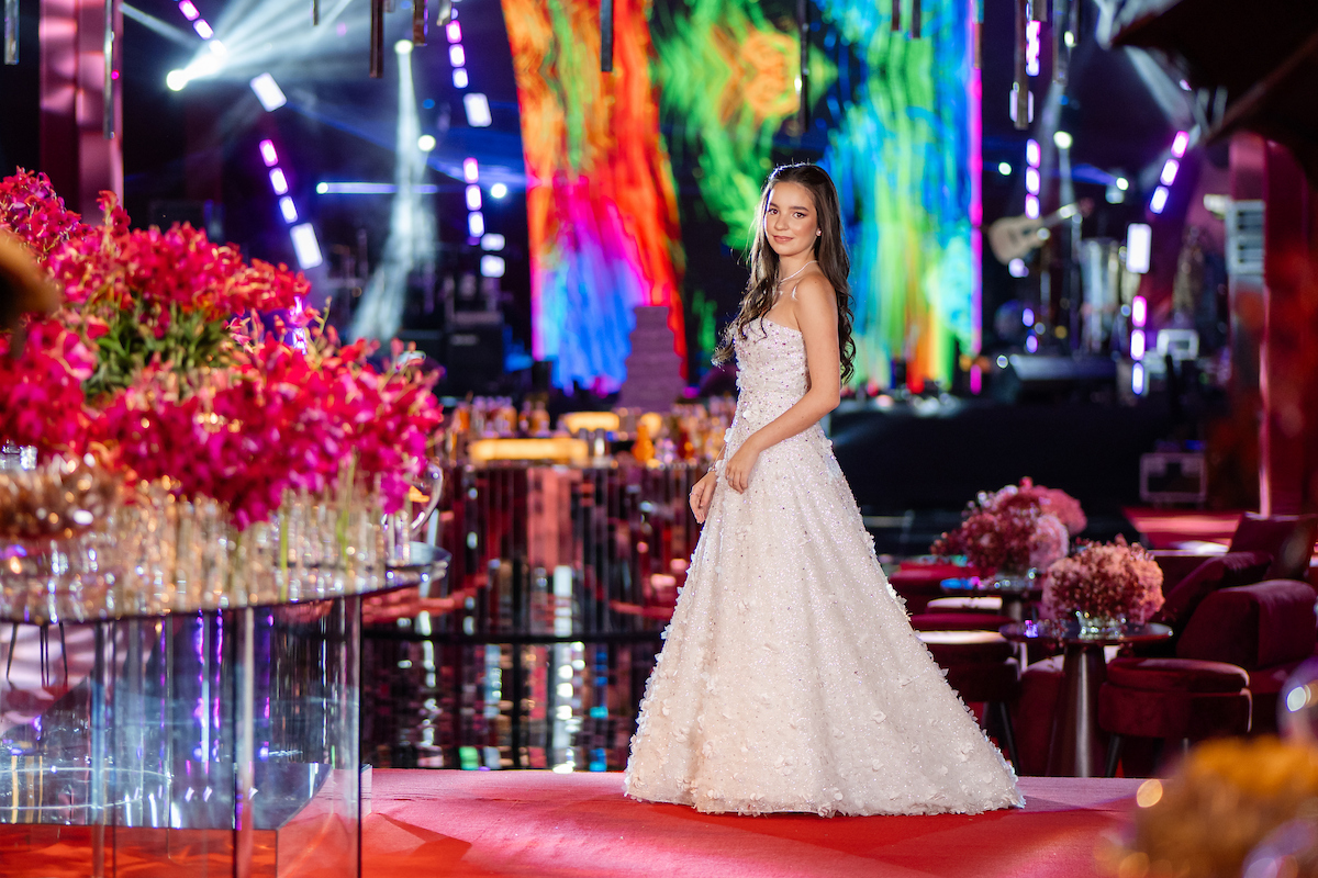 victoria-lira-celebra-15-anos-com-show-de-leo-foguete-e-felipe-amorim