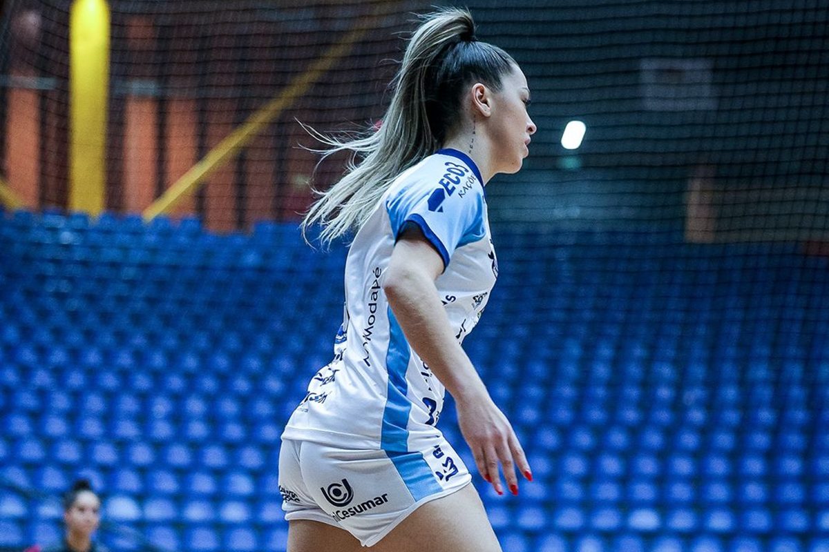 jogadora-revela-que-foi-expulsa-de-time-apos-criar-perfil-adulto