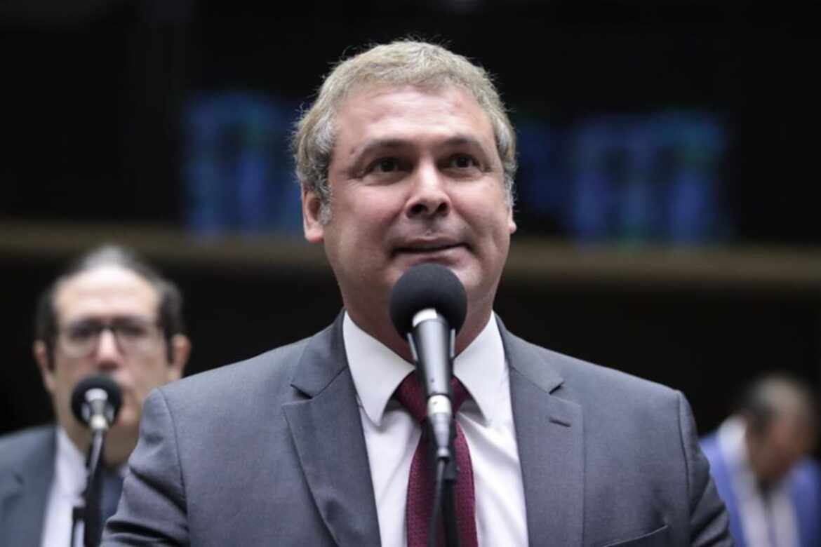 lindbergh-ira-denunciar-eduardo-bolsonaro-tambem-no-conselho-de-etica